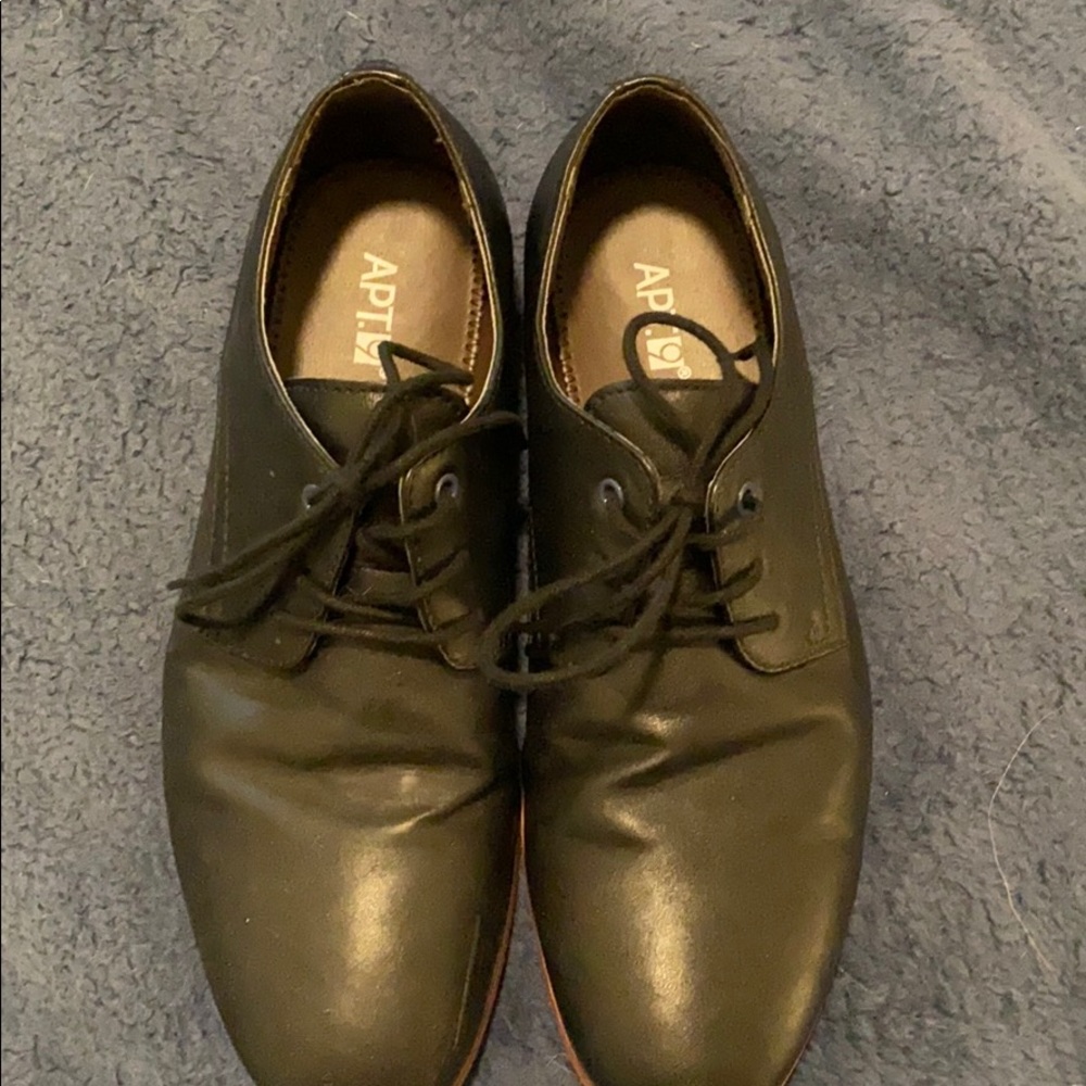 Black dress shoes